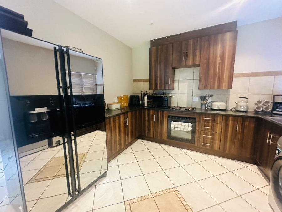 3 Bedroom Property for Sale in Gateway Manor North West